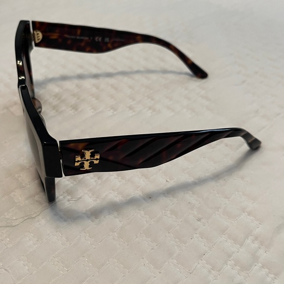 Tory Burch Tortoise Sunglasses with Orange Case - Picture 2 of 4